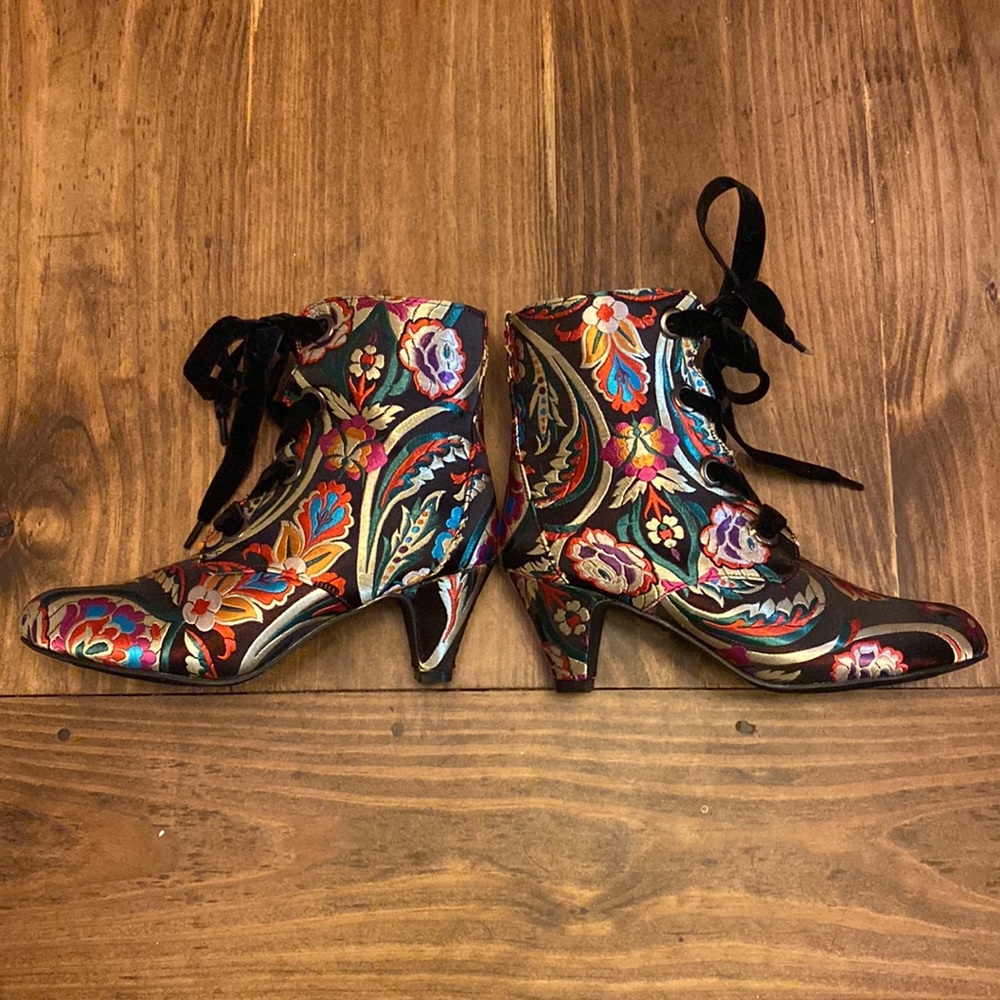 Sofwear by Beacon zip up booties